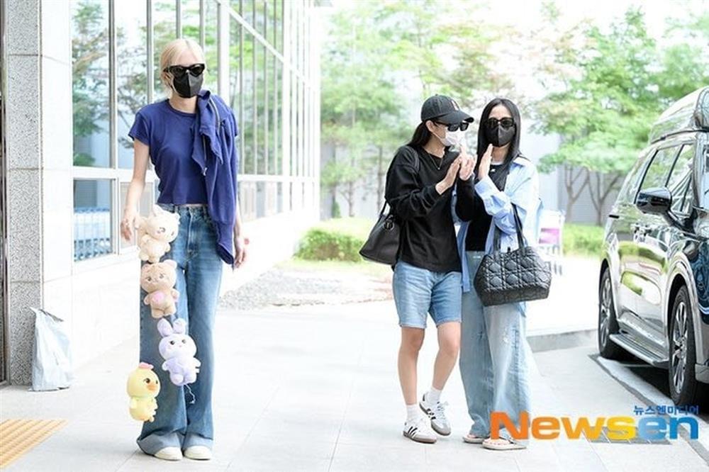 Nhóm BlackPink về tới Hàn Quốc, vội đăng ảnh độc tại Hà Nội-7