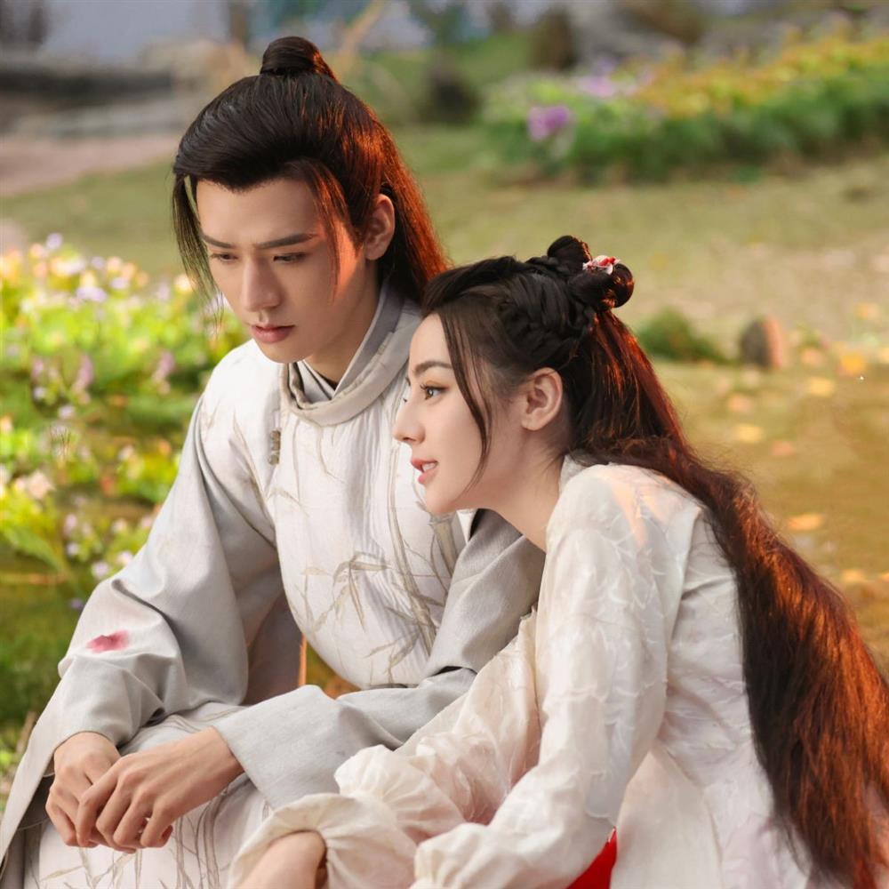 Lý do Địch Lệ Nhiệt Ba thất bại trước Dương Tử dù có 80 triệu fan-3