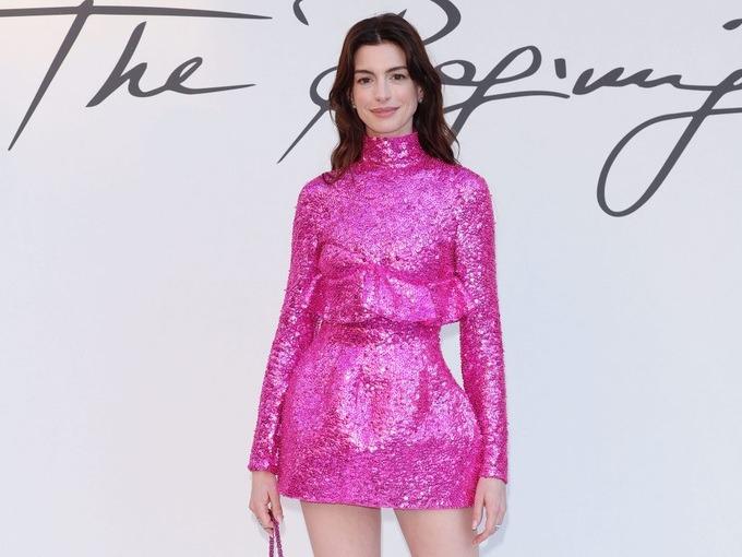 Cơn sốt Barbie nhuộm hồng toàn ngành thời trang-1