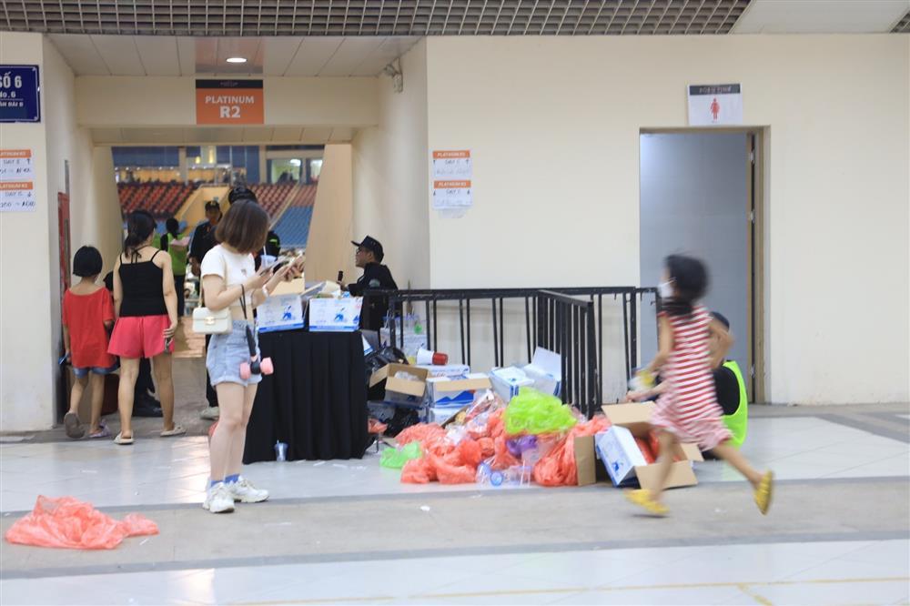 Sân vận động Mỹ Đình bội thực rác sau đêm diễn của BlackPink-7