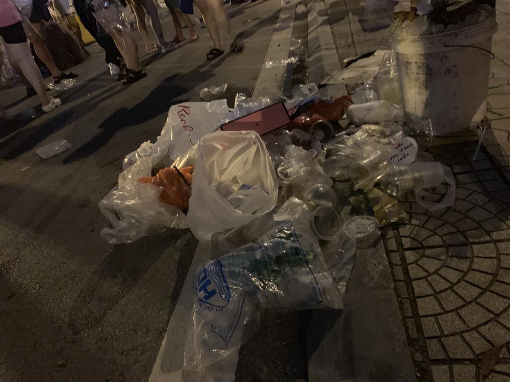 Sân vận động Mỹ Đình bội thực rác sau đêm diễn của BlackPink-11