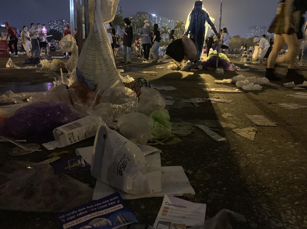 Sân vận động Mỹ Đình bội thực rác sau đêm diễn của BlackPink-17