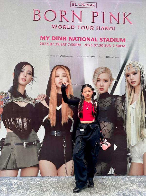 Sắc vóc xinh xắn con gái Jennifer Phạm, MC Diệp Chi gây chú ý khi đi xem Blackpink-2