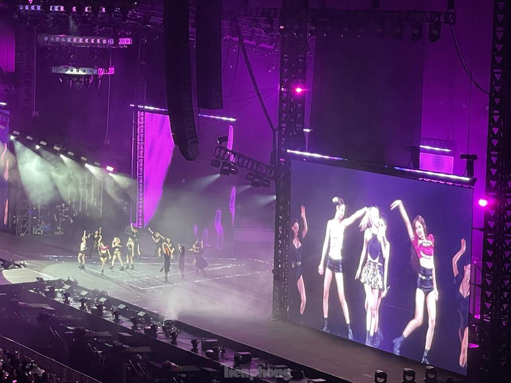 Báo Hàn choáng với độ cuồng BlackPink của khán giả Việt Nam-1