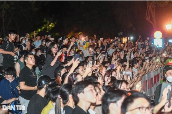 Mẹ vét sạch heo cho con 'đu' Blackpink: 4 triệu đồng không nghèo đi được