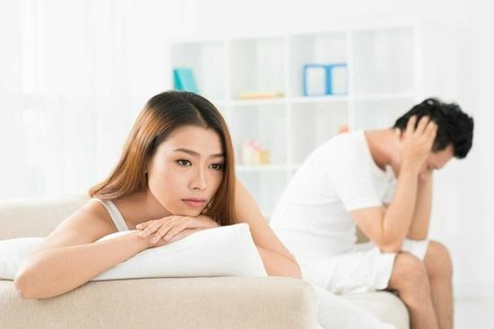 Chồng lên lịch thân mật 2 lần/tuần, tôi cảm thấy quá áp lực