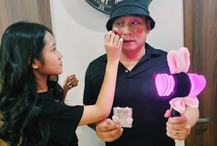 Đưa vợ và bạn gái đi xem BLACKPINK, biểu cảm của Độ Mixi, Đoàn Văn Hậu gây bão-11