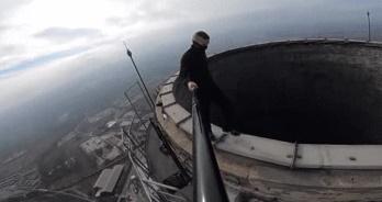 Sống ảo trên các tòa nhà chọc trời, chàng trai ra đi ở tuổi 30 khi leo lên tòa tháp ở Hong Kong-1