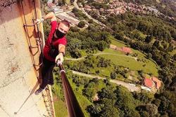 Sống ảo trên các tòa nhà chọc trời, chàng trai ra đi ở tuổi 30 khi leo lên tòa tháp ở Hong Kong