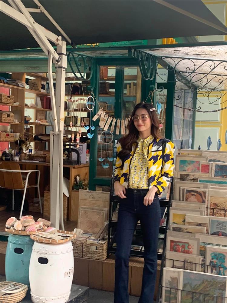 Ngoại hình gây chú ý của Hoa hậu Lương Thùy Linh khi lọt vào ống kính khán giả-2