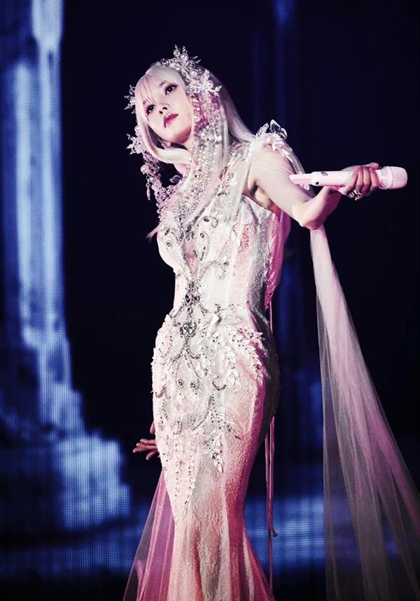 Bất ngờ với vẻ đẹp như tiên tử của Tỷ Tỷ Đạp Gió Rẽ Sóng Vu Văn Văn-13