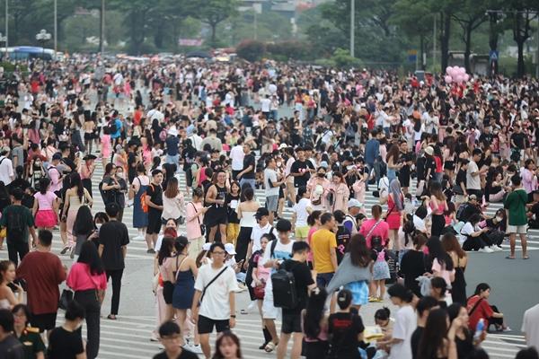 Thấy gì sau cơn sốt BlackPink ở Mỹ Đình?-2