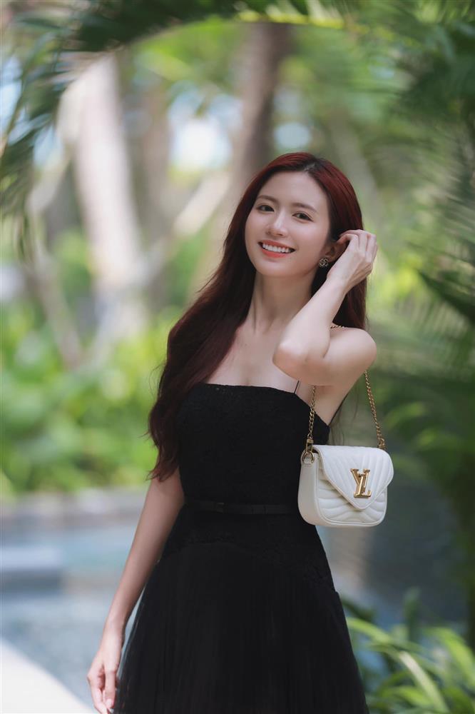 Mê mẩn gu thời trang đời thường sành điệu của em gái Tuấn Tú Món Quà Của Cha-6