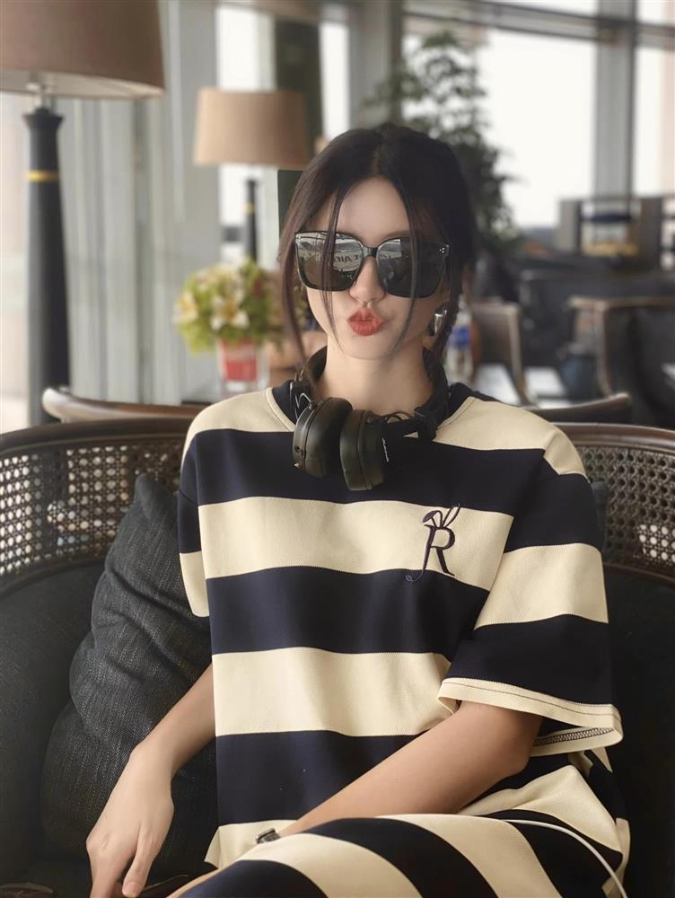 Mê mẩn gu thời trang đời thường sành điệu của em gái Tuấn Tú Món Quà Của Cha-8