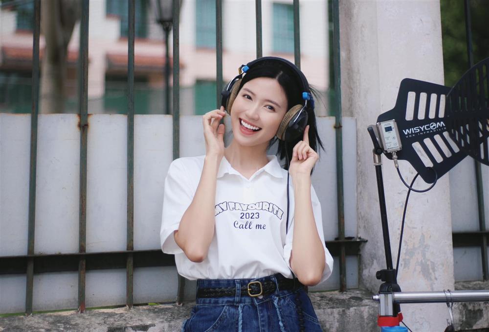 Mê mẩn gu thời trang đời thường sành điệu của em gái Tuấn Tú Món Quà Của Cha-1