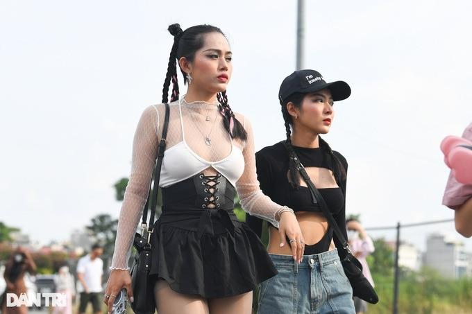 Khách Tây sốc với văn hóa đu idol của người Việt tại show Blackpink-1