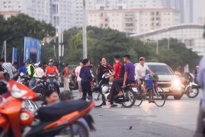 Sân Mỹ Đình, những chiếc vé và lòng tham-1