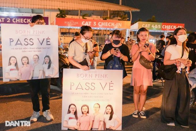 Sân Mỹ Đình, những chiếc vé và lòng tham-2