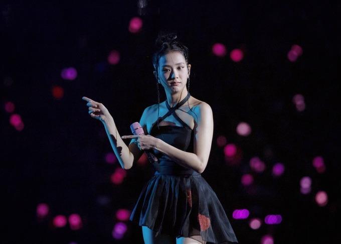 Blackpink thiêu đốt sân Mỹ Đình với loạt trang phục nóng bỏng-2