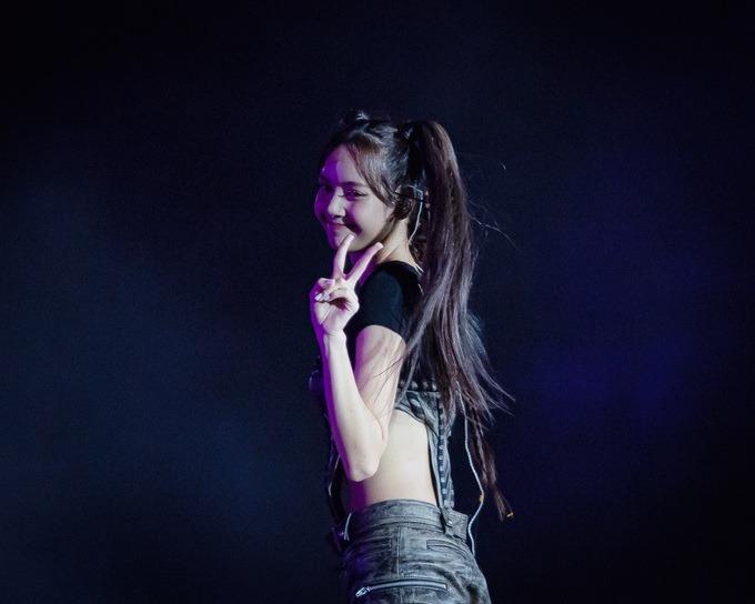 Blackpink thiêu đốt sân Mỹ Đình với loạt trang phục nóng bỏng-5