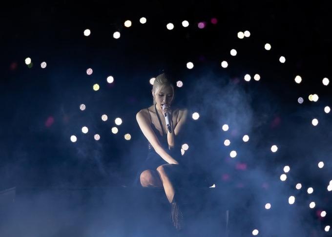 Blackpink thiêu đốt sân Mỹ Đình với loạt trang phục nóng bỏng-9