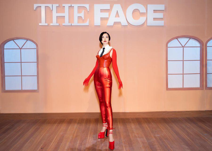 Anh Thư mặc nổi loạn ở tuổi trung niên: Áo nhỏ, quần ngắn lên sóng truyền hình-5