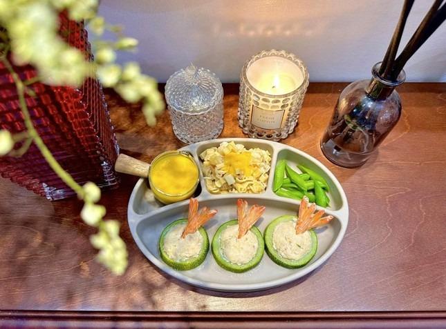 Ông bố U50 ở Hà Nội gây sốt vì chăm con khéo, nấu ăn như đầu bếp nhà hàng-1