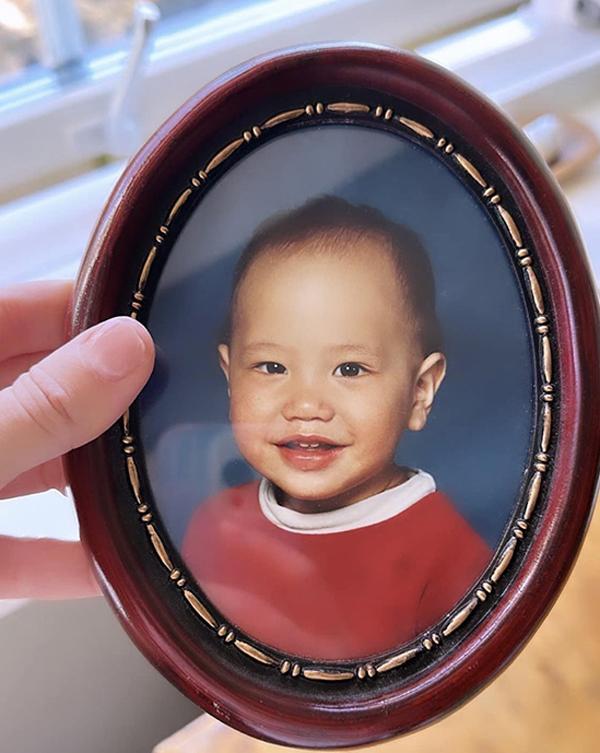 Đến thăm bố mẹ chồng, Hồ Ngọc Hà hé mở ảnh ấu thơ Kim Lý, khán giả gọi tên bé Leon-1