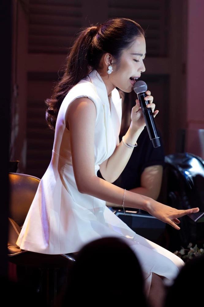 Nam Em sau khi thi hoa hậu: Lên Đà Lạt ở ẩn, bất ngờ công khai bạn trai-2