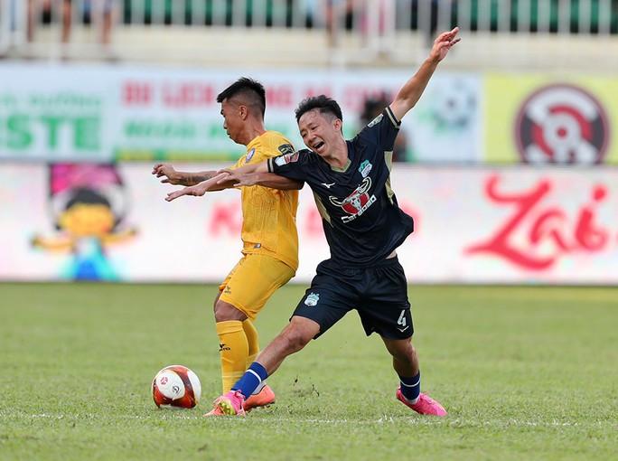 Cầu thủ Châu Ngọc Quang nói gì khi bị tố thuê xã hội đen đánh người vô cớ?-2