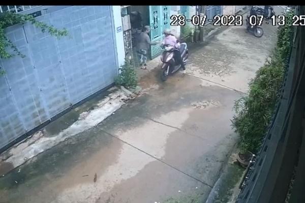 Người phụ nữ ở TPHCM sống trong nhà 1m2, 12 năm ngủ không duỗi thẳng chân-9