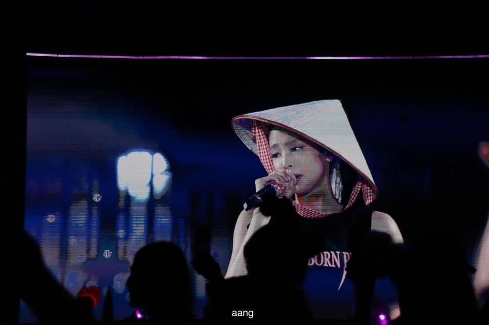 Jennie lưu luyến fan Việt, biểu cảm lúc rời sân khấu gây bão-5