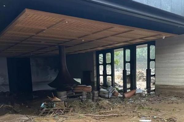 Du khách la hét hoảng loạn khi tàu cao tốc gặp biển động dữ dội, sóng cao tới 4m-1