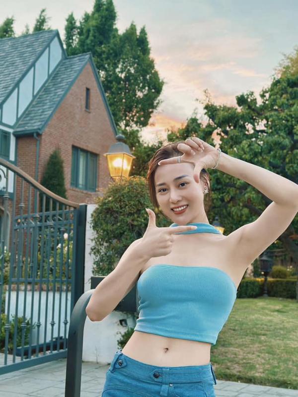 Khoe ảnh đi nghỉ tuần trăng mật ở Mỹ với Shark Bình, Phương Oanh diện áo hở eo đáp trả tin đồn mang bầu-2