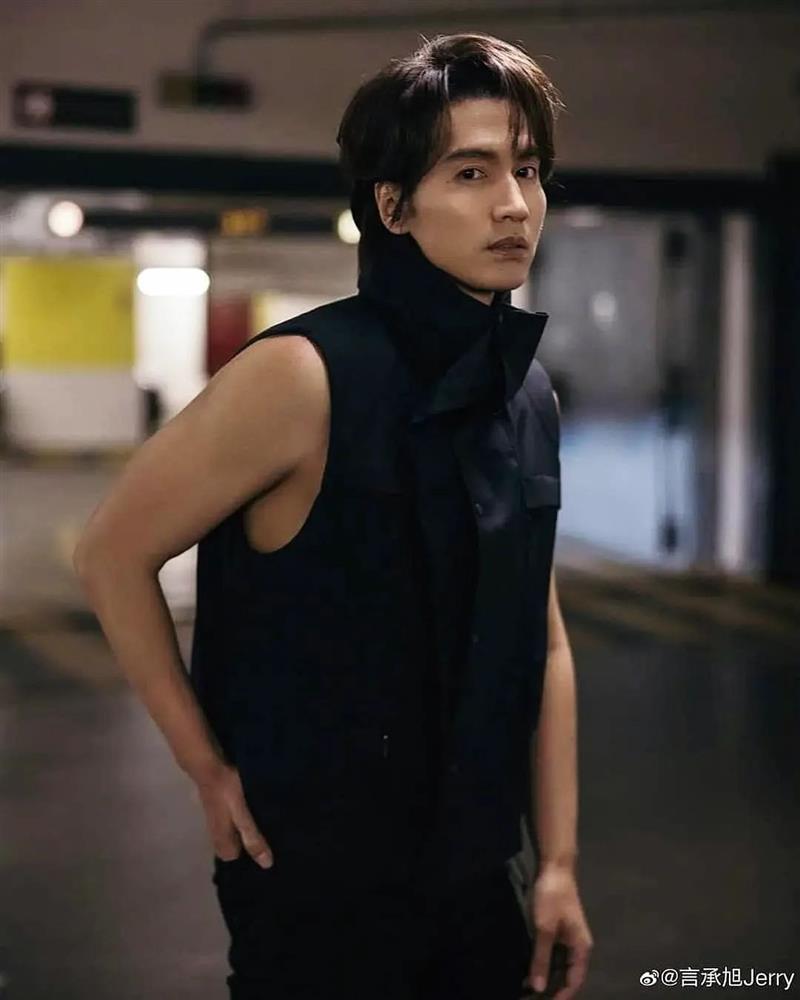 Ngỡ ngàng ngoại hình hack tuổi của thủ lĩnh F4 Ngôn Thừa Húc khi đã U50-3