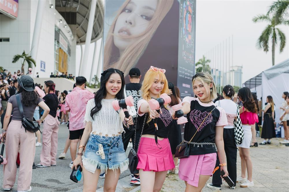 Giới trẻ Việt biến show Blackpink thành sàn diễn thời trang sành điệu-10