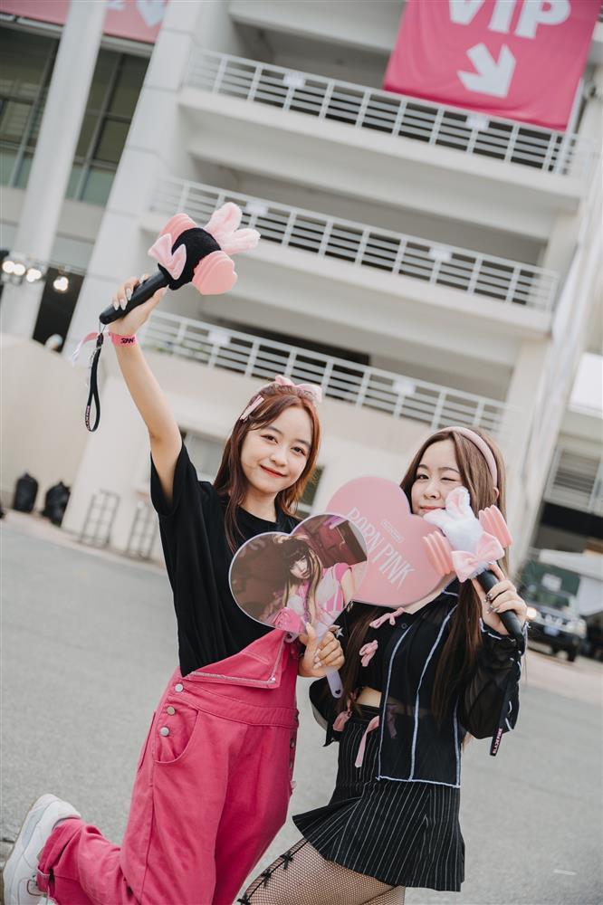 Giới trẻ Việt biến show Blackpink thành sàn diễn thời trang sành điệu-8