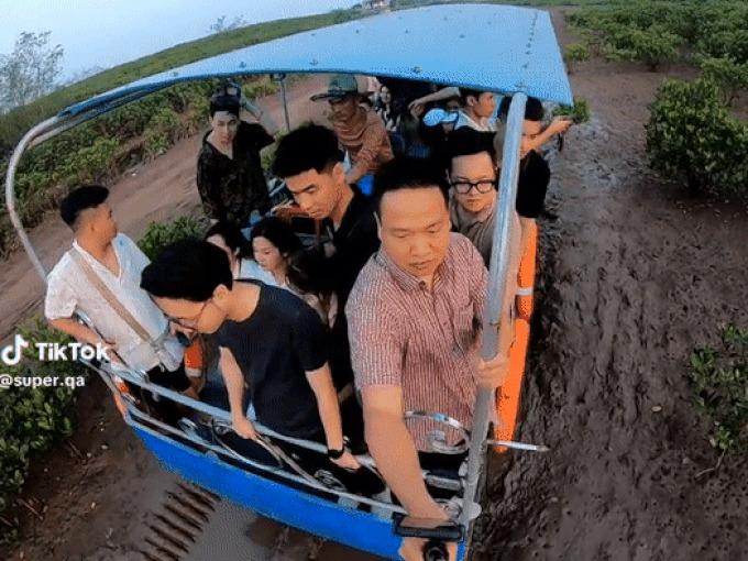 Thực hư xe máy cày đưa khách ra biển vô cực ở Thái Bình-2