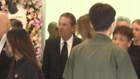 Chồng của Coco Lee bị chỉ trích tại tang lễ cố nghệ sĩ-2