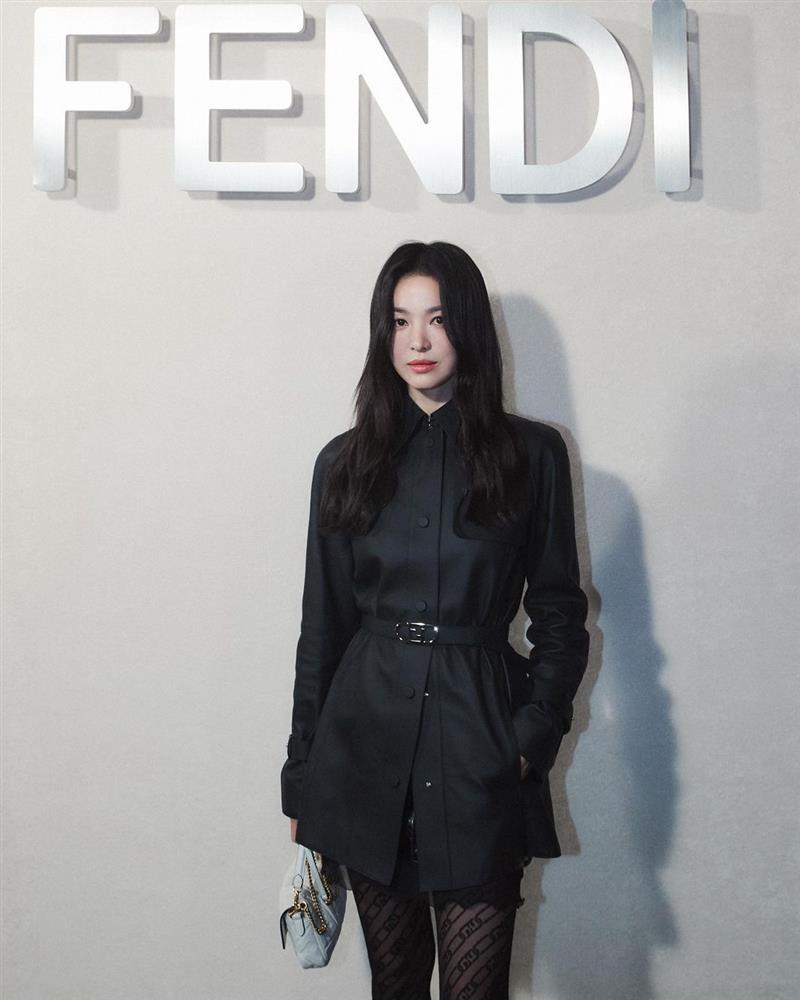 7749 outfit đẳng cấp chứng minh Song Hye Kyo là đại sứ hoàn hảo của Fendi-1