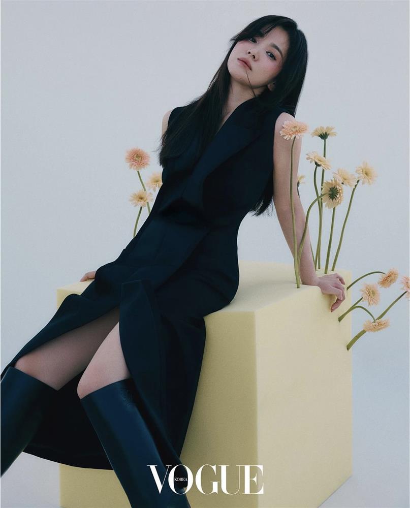 7749 outfit đẳng cấp chứng minh Song Hye Kyo là đại sứ hoàn hảo của Fendi-11