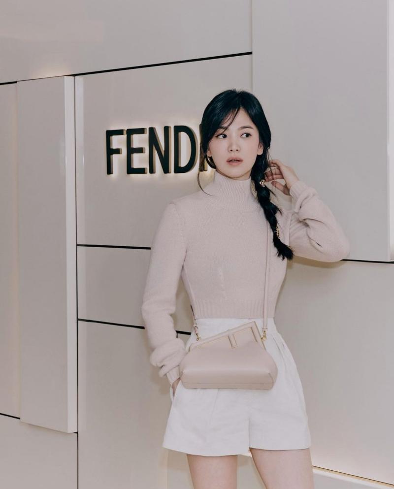 7749 outfit đẳng cấp chứng minh Song Hye Kyo là đại sứ hoàn hảo của Fendi-6