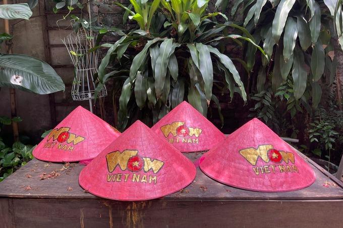 Cận cảnh chiếc nón lá đặc biệt được thành viên Blackpink khoe trên mạng-2