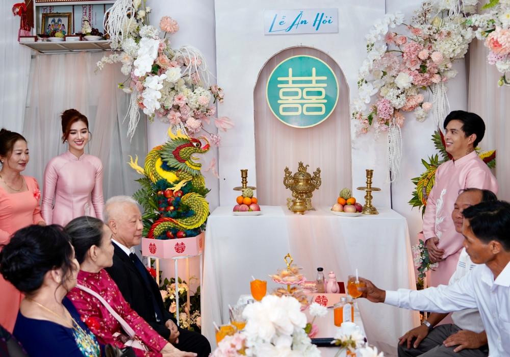 Hồ Quang Hiếu đọc lời hứa trước hôn nhân trong lễ ăn hỏi vợ kém 17 tuổi-3