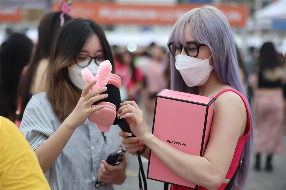 Trước 2 đêm diễn hơn 60.000 khán giả ở sân Mỹ Đình, BlackPink kiếm tiền thế nào?-4