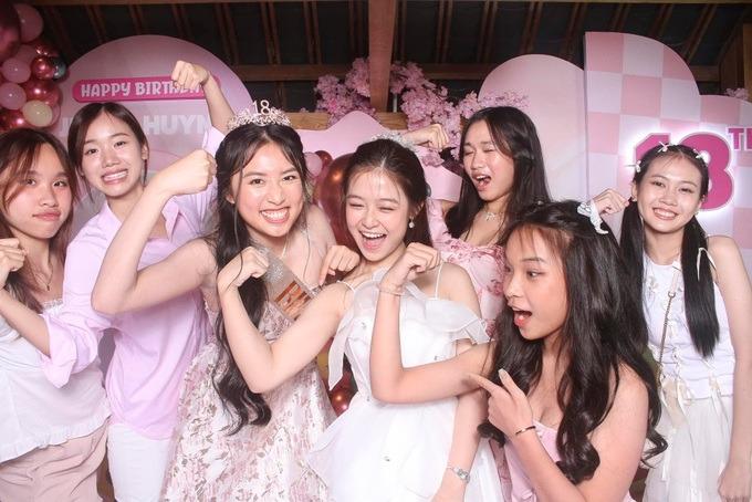 Hội bạn thân của Jenny Huỳnh: Đều học giỏi, nổi tiếng và giàu có-1