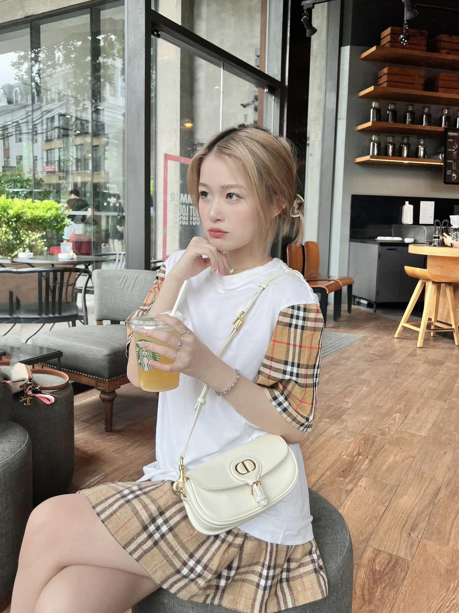 Bắt gặp Chao ở trung tâm thương mại, điều gì khiến dân mạng thốt lên cô đơn quá?-6