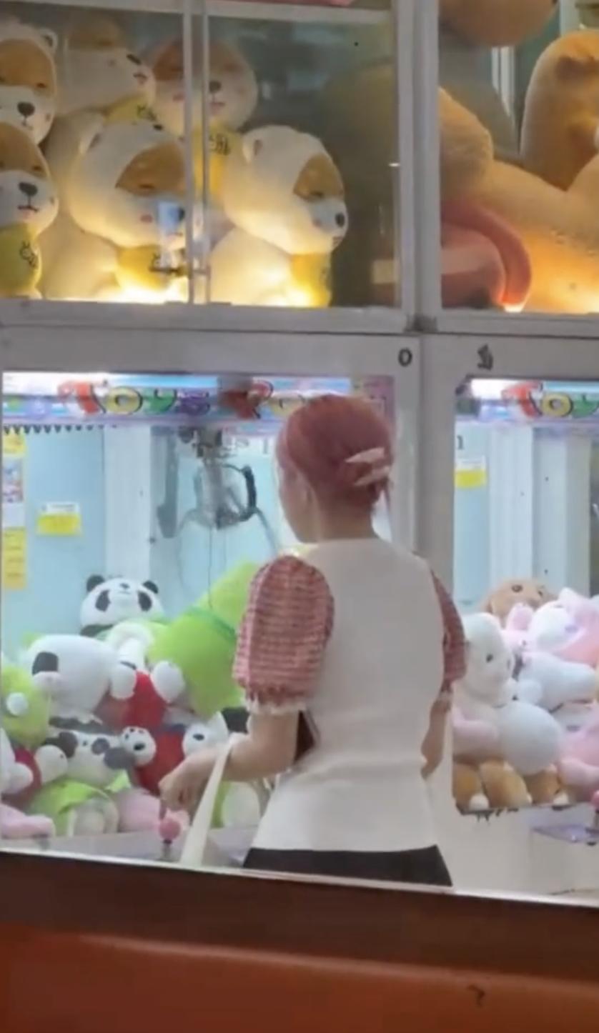 Bắt gặp Chao ở trung tâm thương mại, điều gì khiến dân mạng thốt lên cô đơn quá?-4