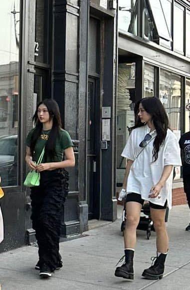 Minji và Haerin (NewJeans) dạo này hay được khen xinh, visual qua cam thường trông thế nào?-4