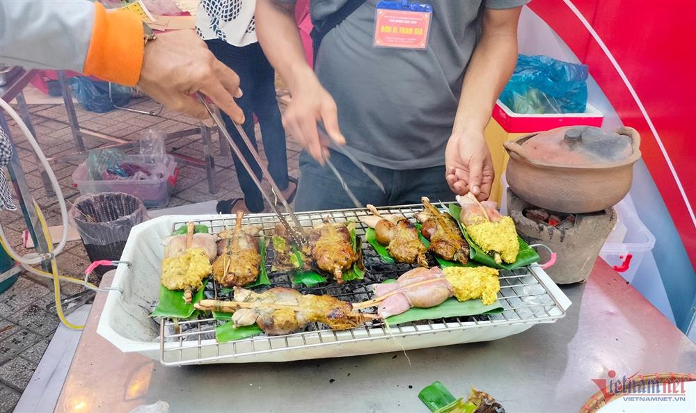 Ếch nướng kiểu Campuchia mập ú, thơm lừng khiến du khách mê tít ở An Giang-2